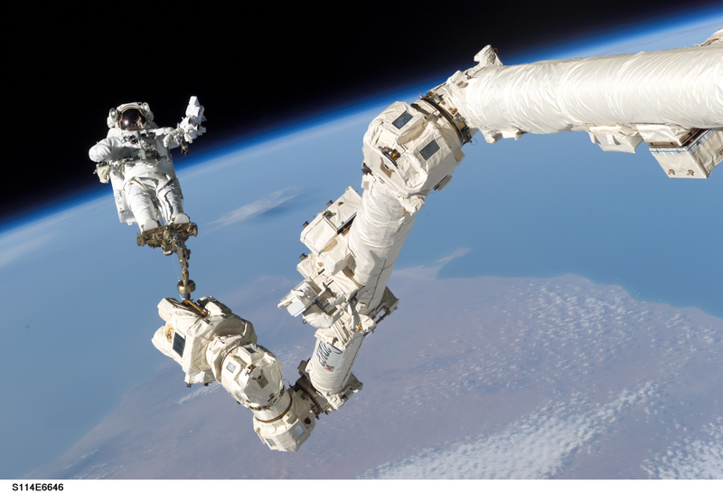Illustration for article titled Implausibly Visible Logo On The Canadarm Triggers Parliamentary Query